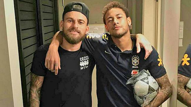 球迷们在期 球迷们在期