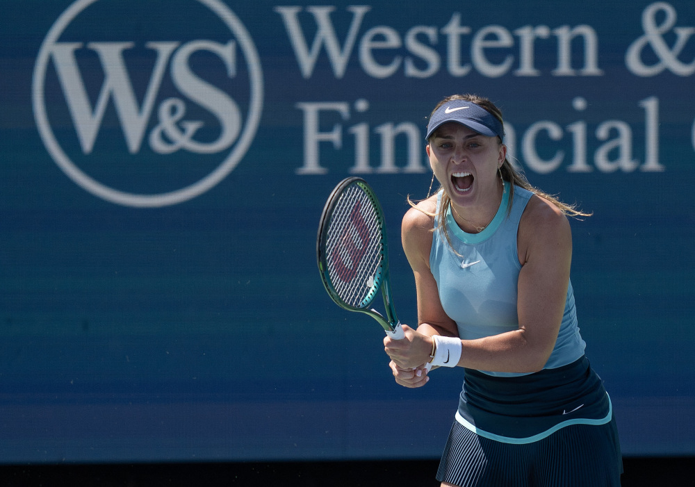 水面与钢墙 水面与钢墙